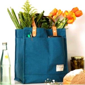 FEED 8 Pocket Blue Tote from Causebox 🌱